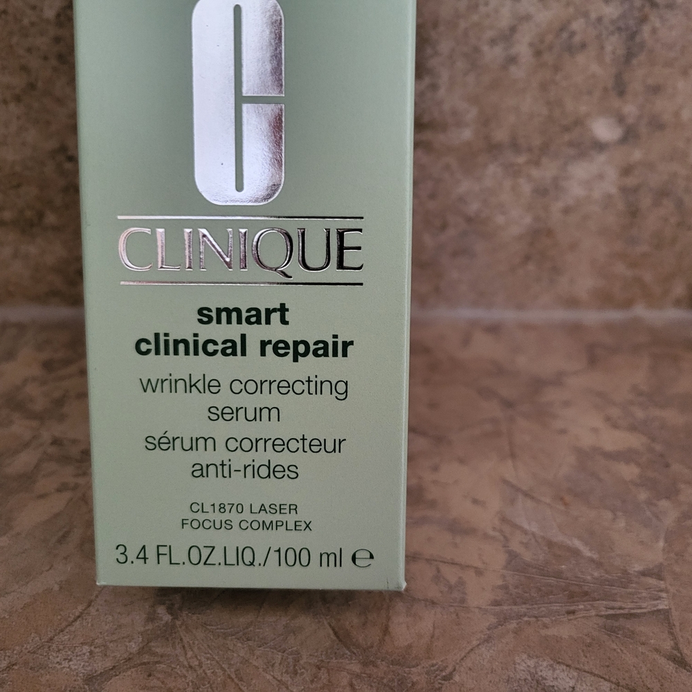 LARGEST SIZE Clinique Smart Repair